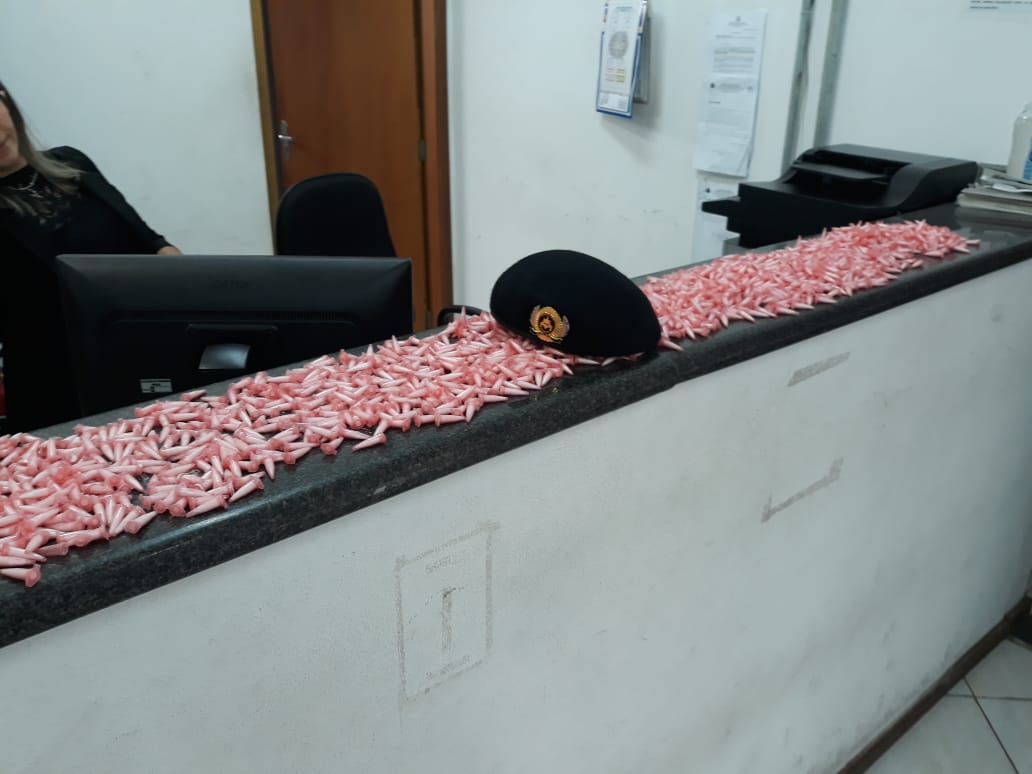 Homem é detido com mais de 1.800 pinos de cocaína em Pedreira