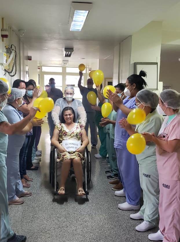 Paciente supera complicações da Covid-19 e recebe alta, em Itapira