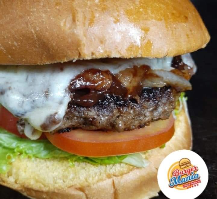 Burger Mania tem opções gourmet com 100% carne para o seu sábado