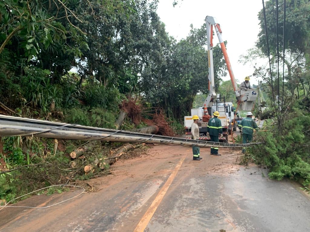 Prefeitura de Serra Negra atua para solucionar impactos de chuva e vendaval que atingiram o município no dia 17