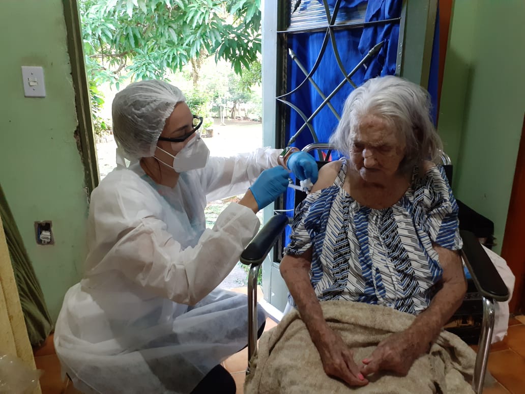 Programa Melhor em Casa vacina idosos em domicílio em Jaguariúna