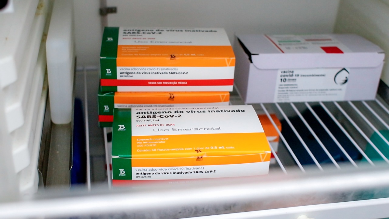 Amparo recebe 1.700 doses de Coronavac
