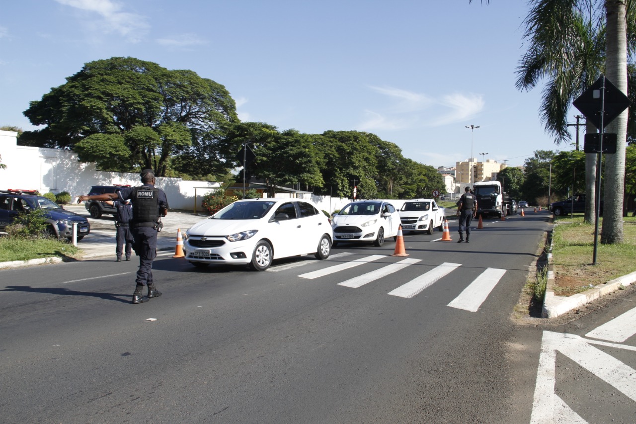 Jaguariúna aborda 180 veículos no primeiro dia de barreira sanitária