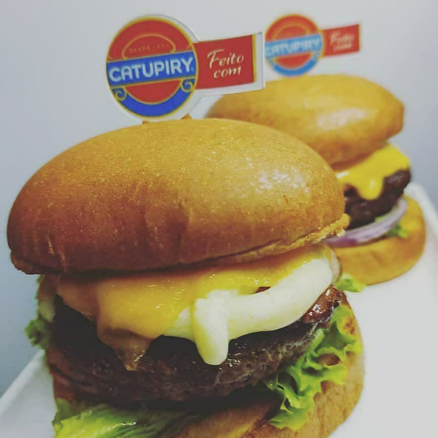 Supremo é um dos mais saborosos lanches da Burger Mania, em Serra Negra