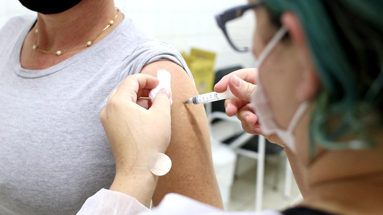 Amparo recebe 1.990 doses de vacinas contra a Covid-19