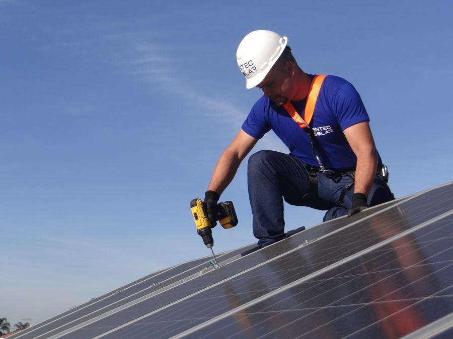 Mercado fotovoltaico segue em expansão no Brasil por apresentar redução de até 95% na conta de energia