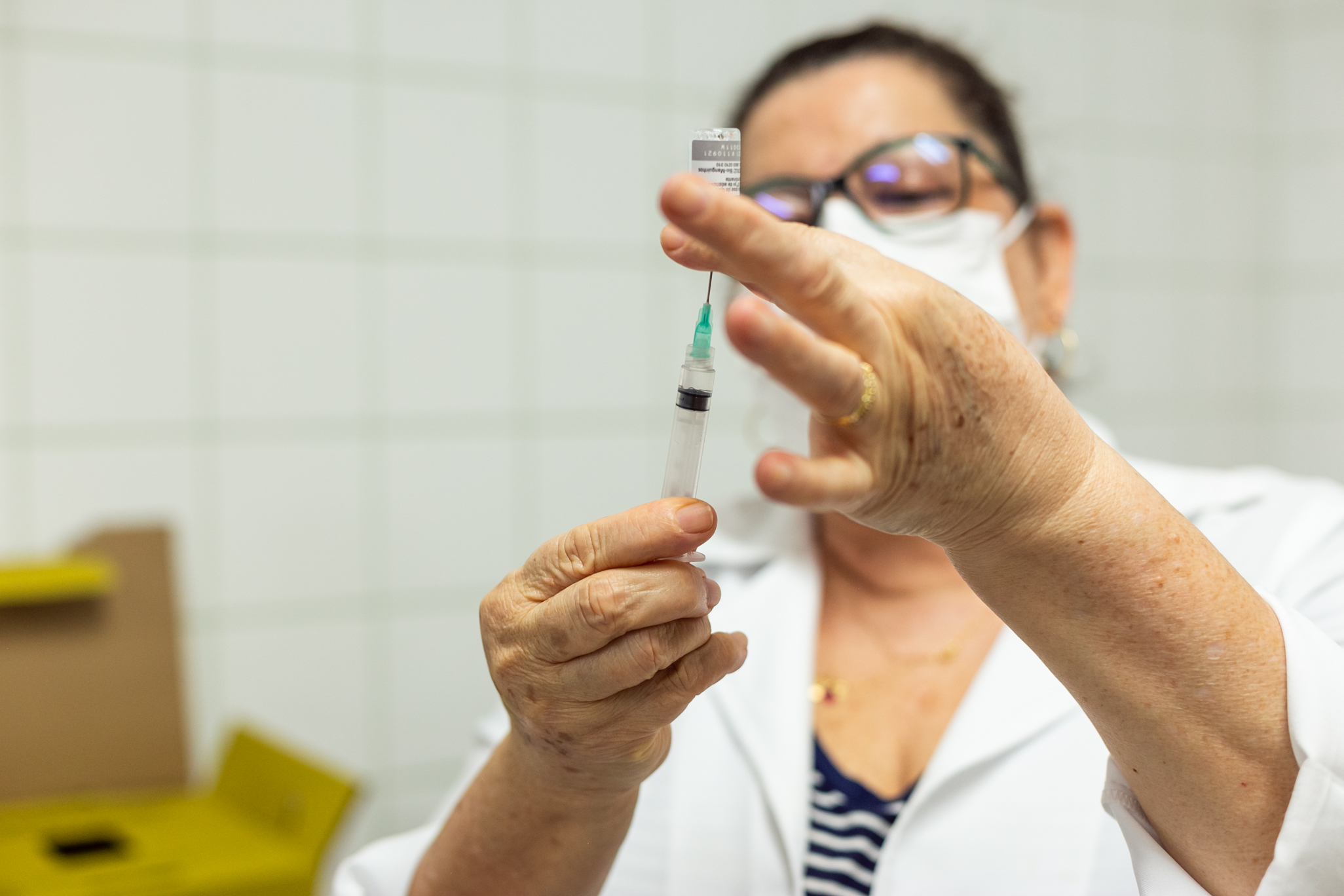 Pessoas com 63 anos começam a ser vacinadas em Amparo