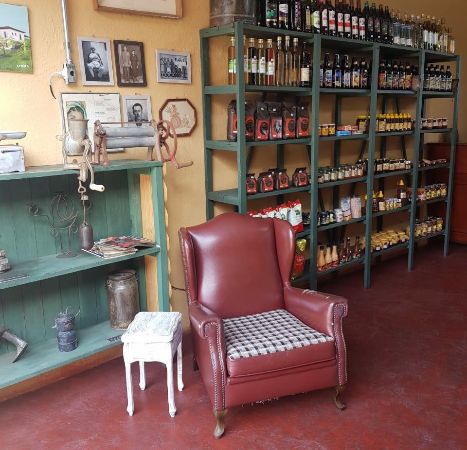 Empório Italiano Café é o espaço para cafés, bolos, produtos regionais e muito mais, em Morungaba