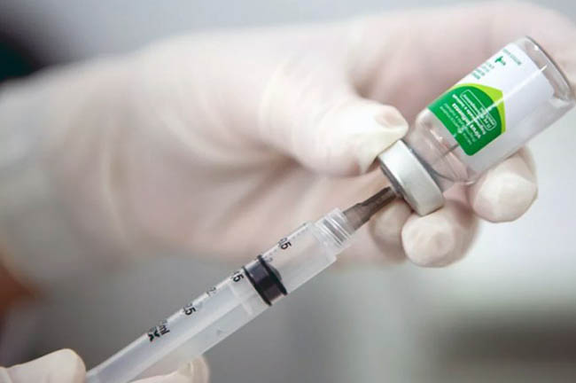 Professores e pessoas de 60 anos ou mais podem se vacinar contra a gripe no Centro de Convenções