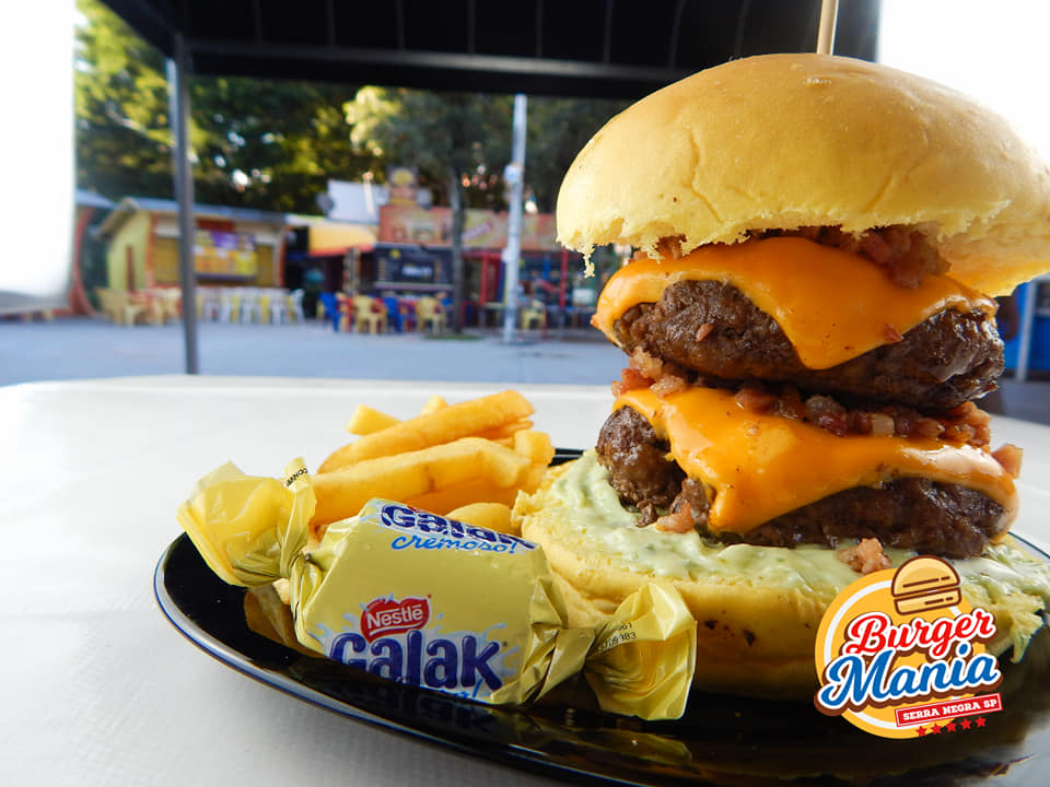 Sábado é de lanches gourmets, 100% carne, na Burger Mania