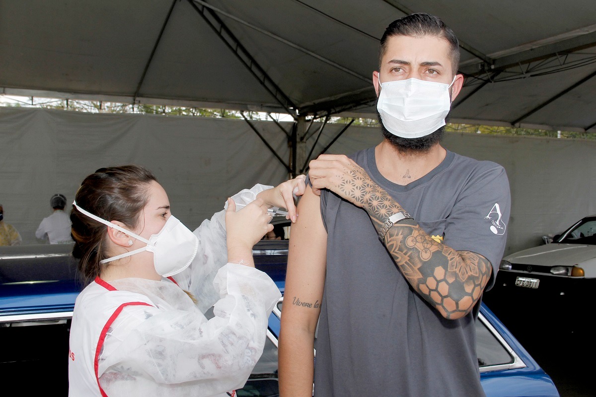 Jaguariúna inicia a vacinação contra a Covid-19, para pessoas de 24 a 18 anos