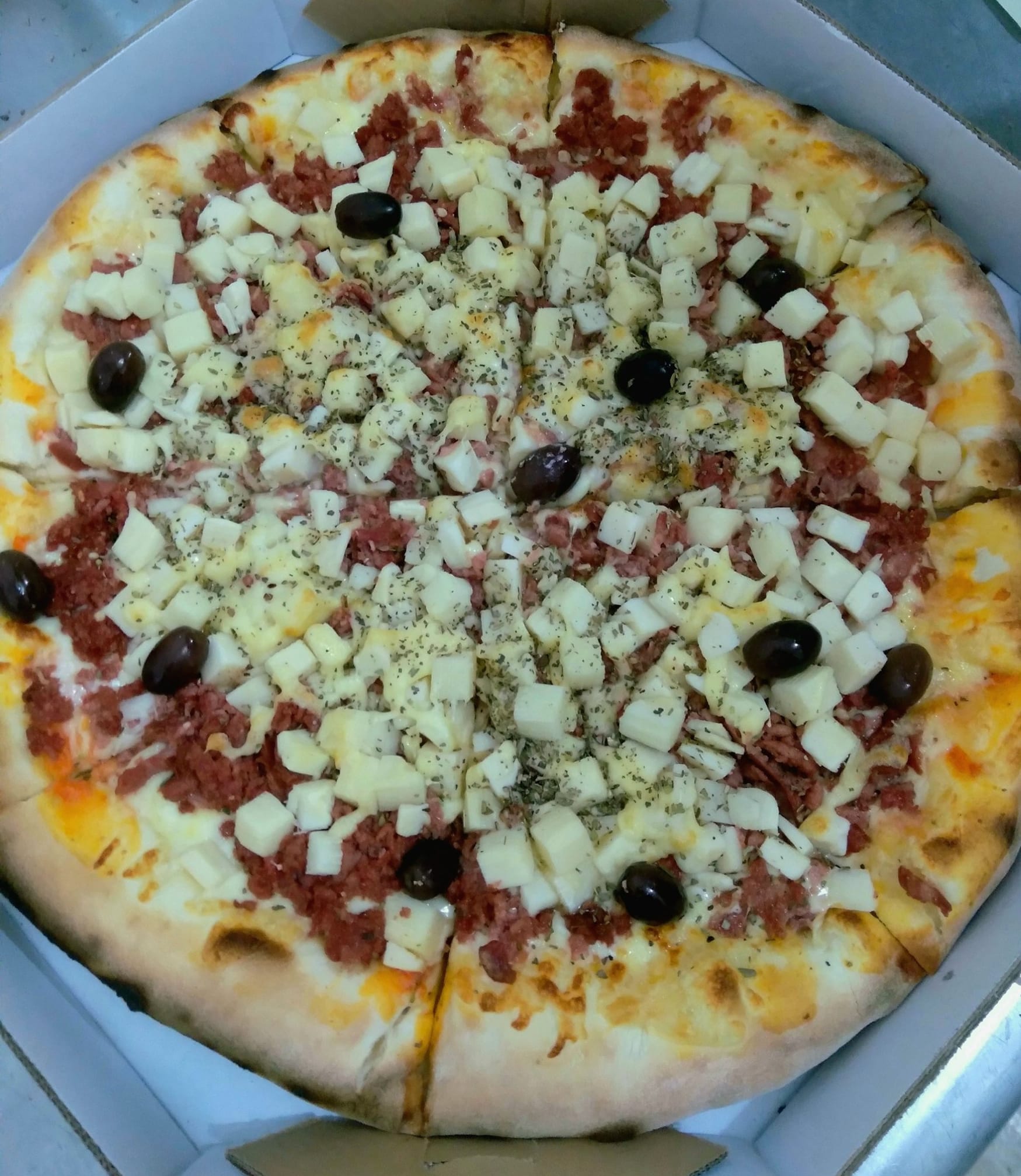Pizzaria e Lanchonete do Bujão tem fim de semana de pizzas, lanches, batatas recheadas e porções