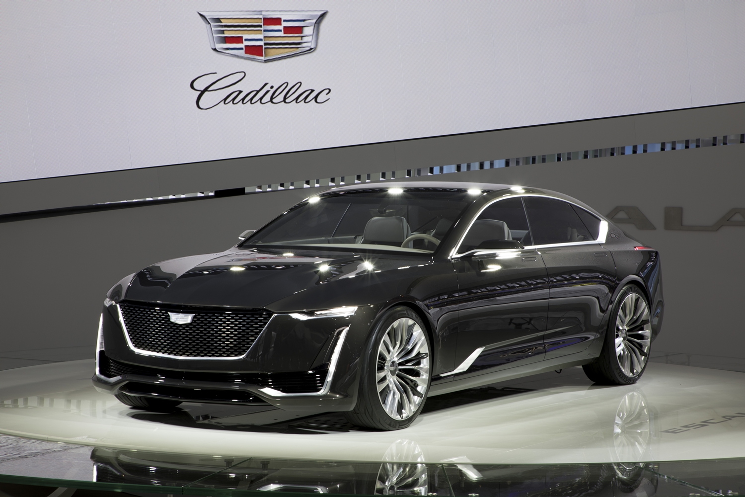 Militec mostra o novo elétrico Cadillac Celestiq