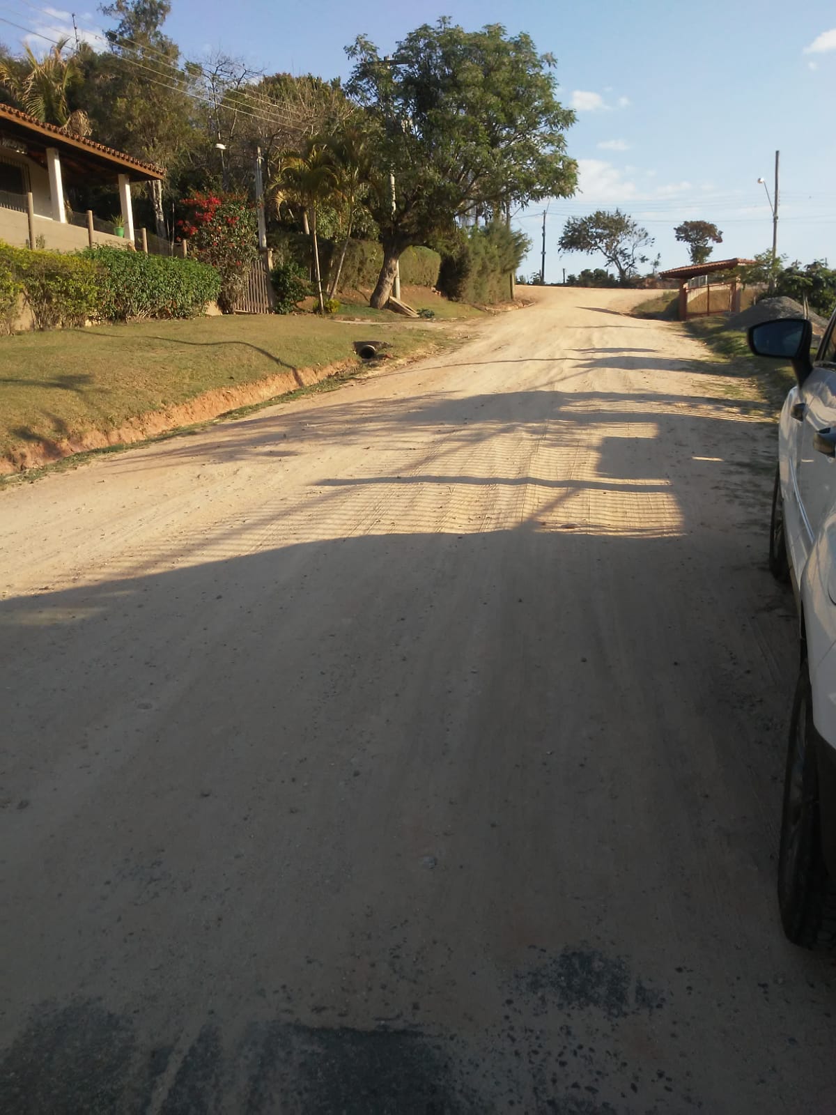 Moradores reclamam de falta de asfalto no Jardim do Salto