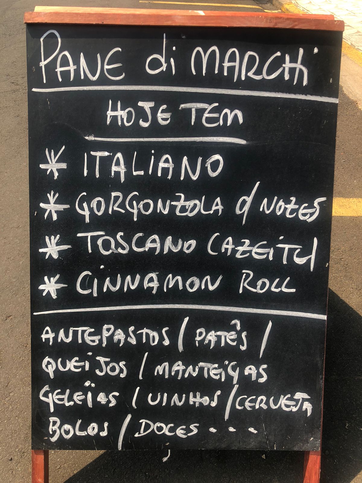 Pane Di Marchi tem filão italiano, gorgonzola com nozes, toscano e cinnamon roll para o domingo