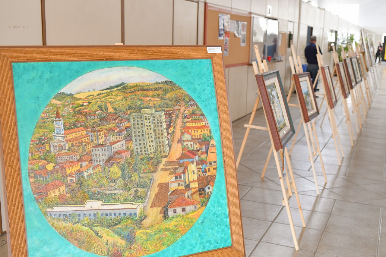 Aberta exposição de quadros de cidadãos e residentes em Serra Negra