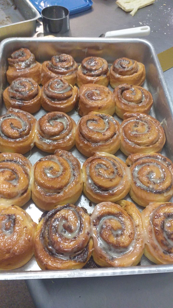 Cinamonn Roll, Bolo Strogonoff de Nozes, Mini Cake, bolos, doces e muito mais no Delícias na Praça e Pedro Café