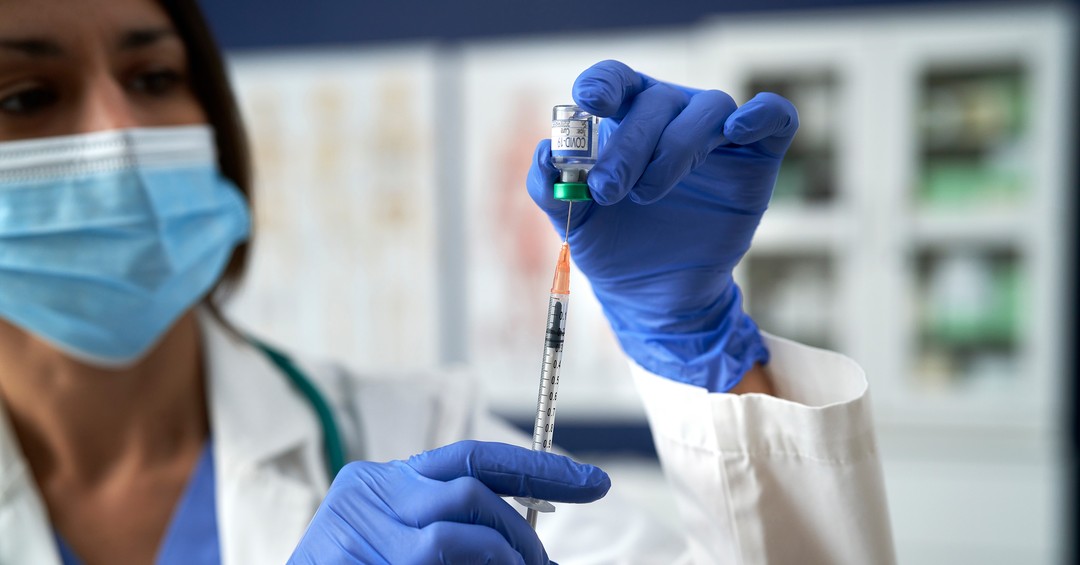 Serra Negra aplica vacina de reforço de idosos acima de 70 anos contra a Covid-19