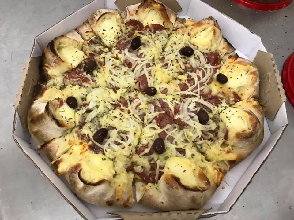 Pizzaria e Lanchonete do Bujão tem pizzas, batatas recheadas, lanches e porções para o seu feriado