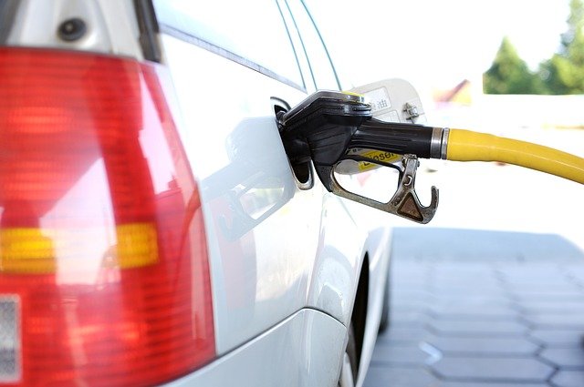 Gasolina está 21% mais cara no país nas primeiras semanas de novembro, aponta Ticket Log