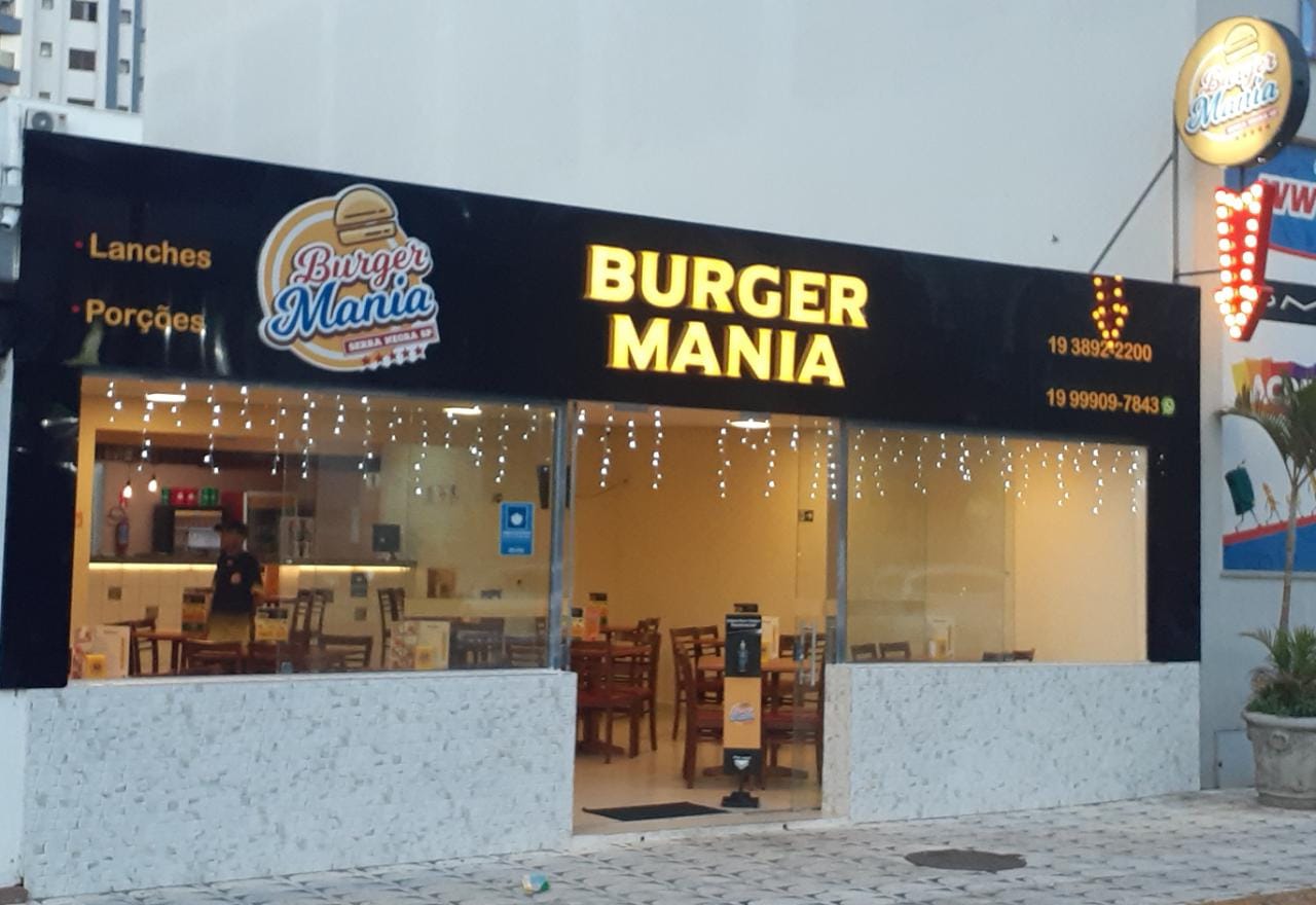 Burger Mania é o espaço para lanchar com a família, em Serra Negra