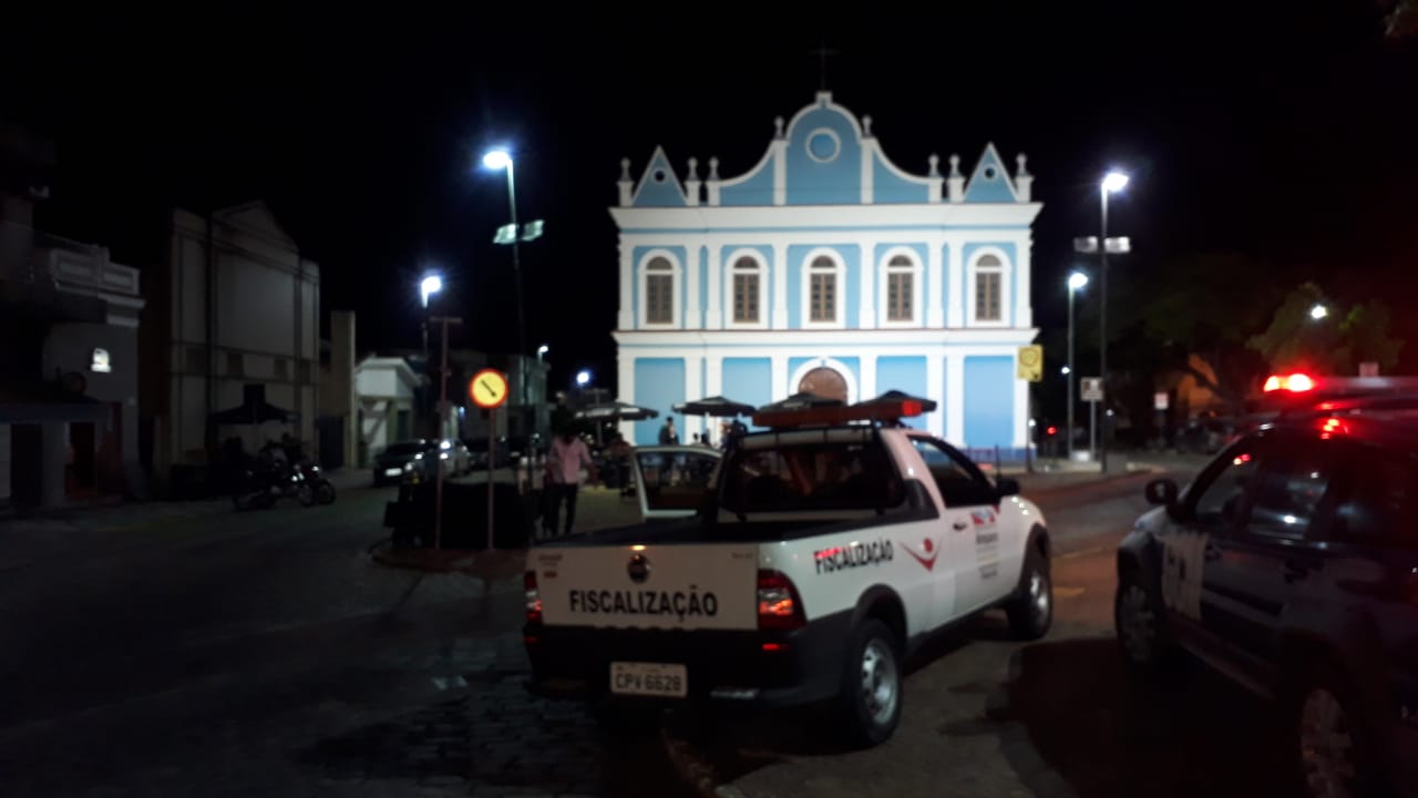 Cidade Segura orientou estabelecimentos e flagrou tráfico, porte de drogas e violência doméstica, na noite do sábado