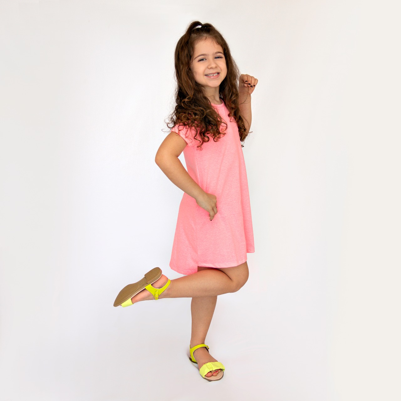 Sandálias na AnaCa Calçados trazem conforto, cores e beleza para as meninas