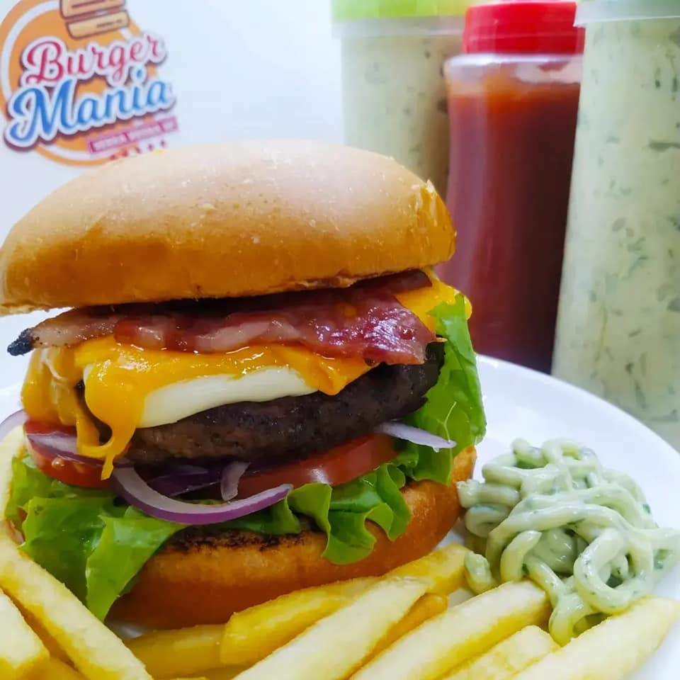 Feriado de lanches gourmets 100% carne, na Burger Mania