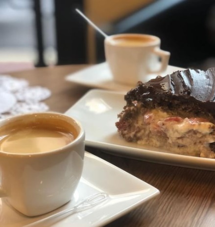 Delícias na Praça e Pedro Café tem opções do café a sobremesa da sua tarde