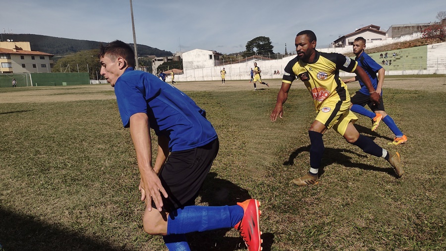 Domingo de hat-trick, empate de seis gols e de liderança embolada no Amador de Serra Negra
