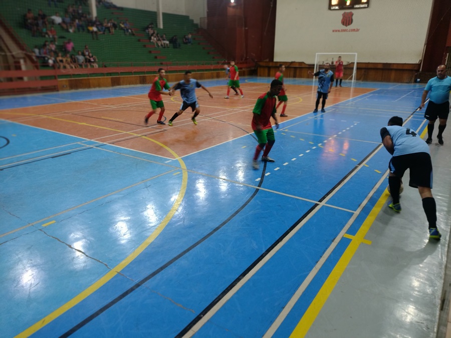 Três jogos movimentam o Municipal de Futsal de Serra Negra