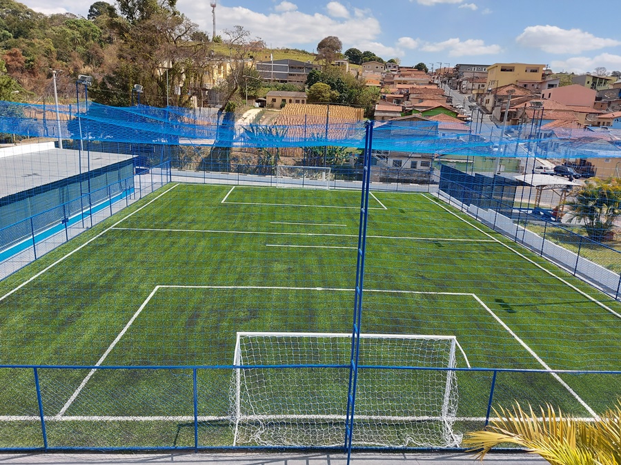 Prefeitura abre escolinha de futebol society para meninas