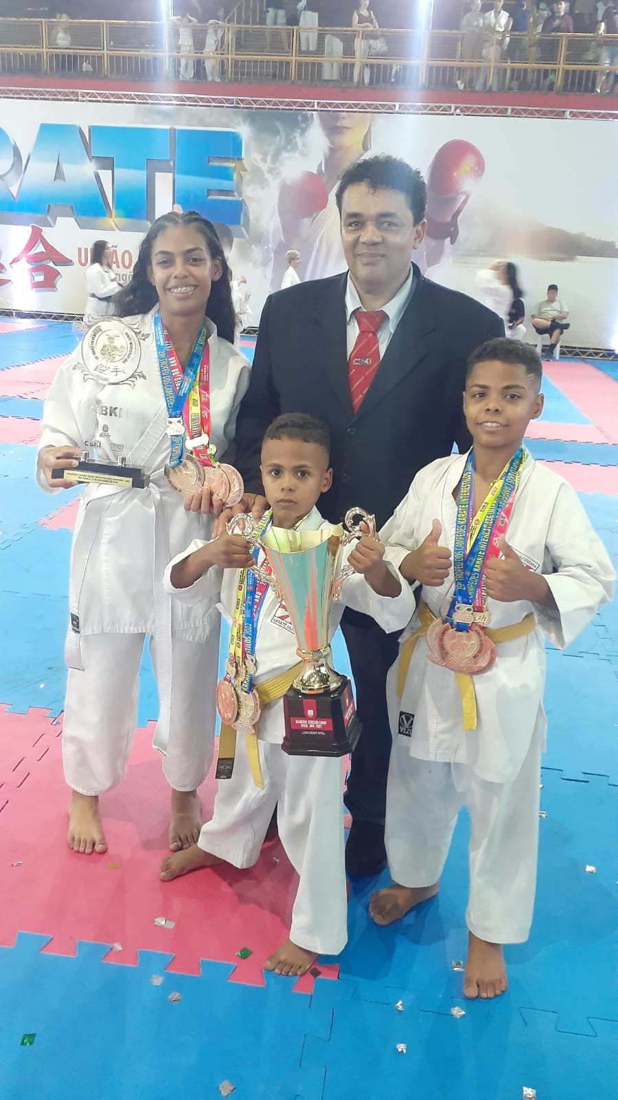 Irmãos Silva terminam o ano em primeiro lugar no ranking paulista de karatê