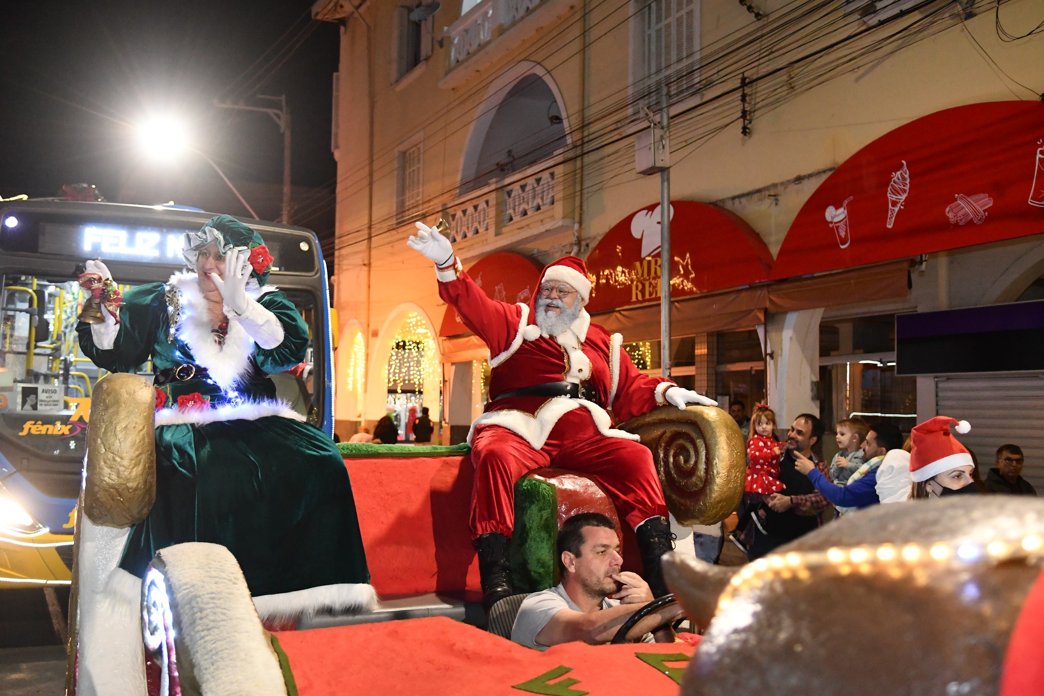 Parada de Natal é a atração do Luzes na Serra hoje