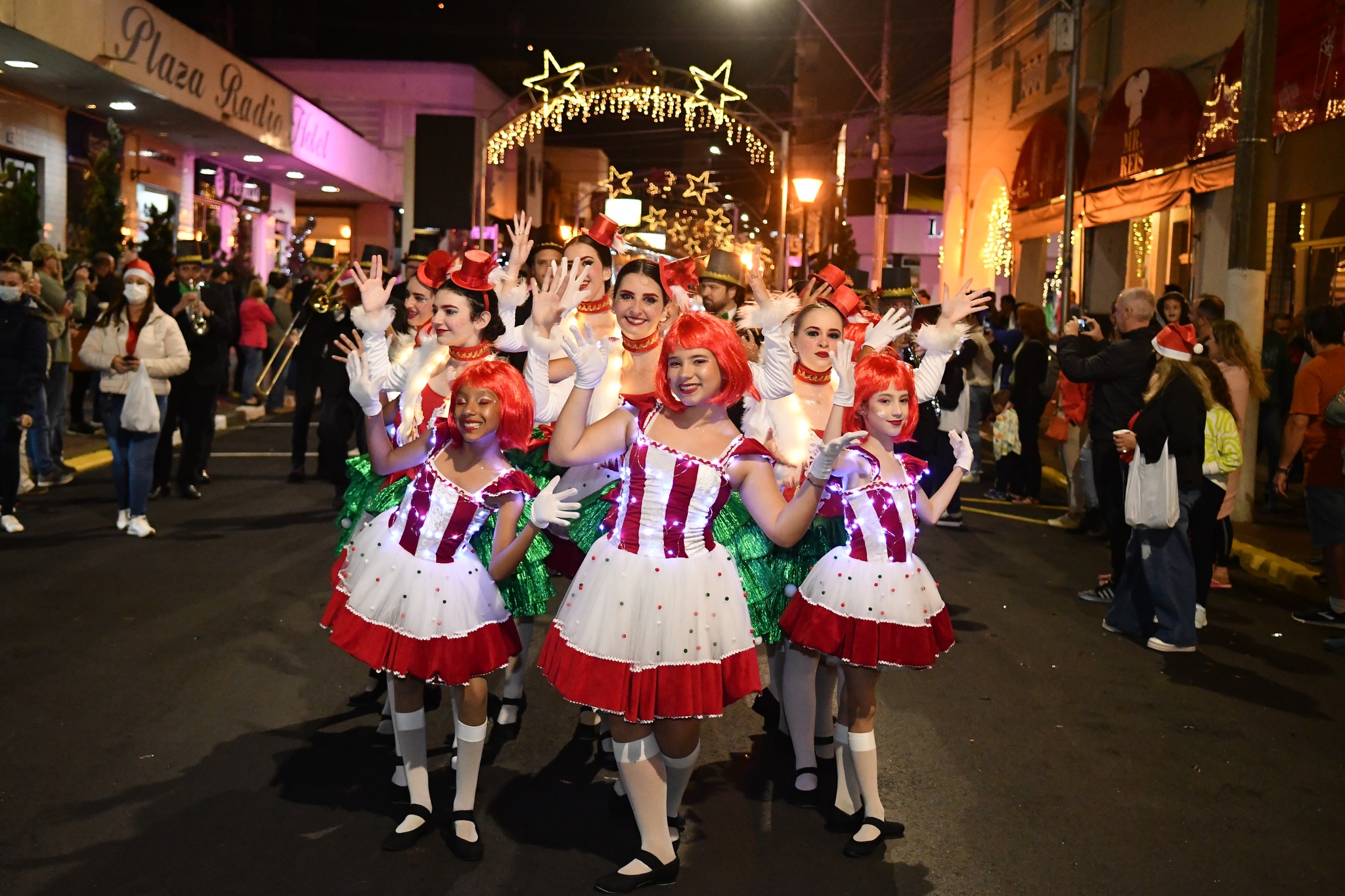 Quinta-feira de Parada de Natal e música ao vivo no Luzes na Serra