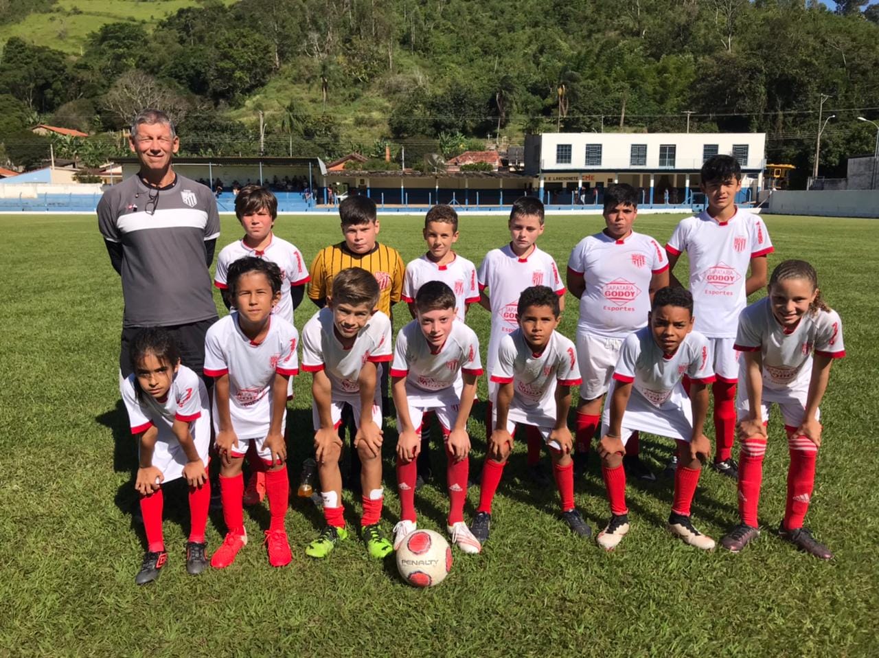 Associação Atlética Serrana joga em Monte Alegre do Sul
