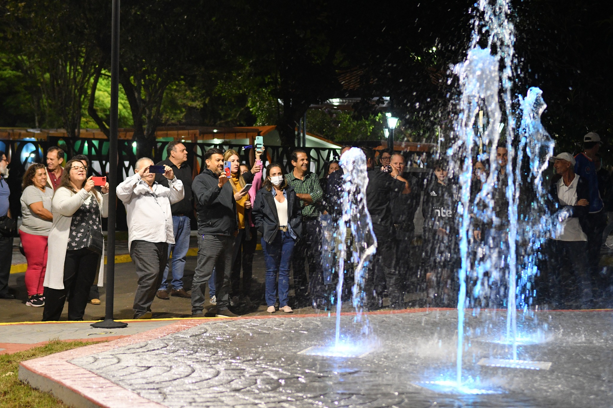 Serra Negra tem nova fonte luminosa na Praça Sesquicentenário