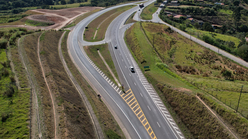 Governo de SP investe R? 660 milhões na recuperação de 728,3 km de rodovias vicinais e estaduais