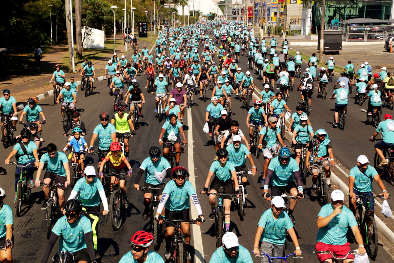 Pedala Tour reúne mais de 1,7 mil ciclistas em passeio pelas principais ruas e avenidas de Amparo