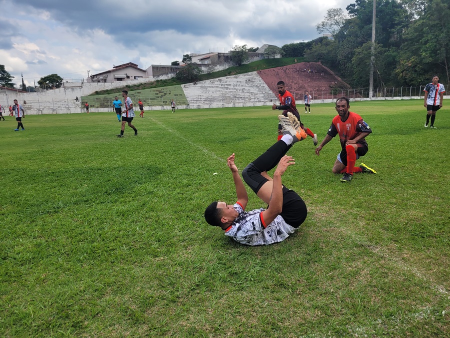 Estudantes assume a ponta do Campeonato Amador de Serra Negra