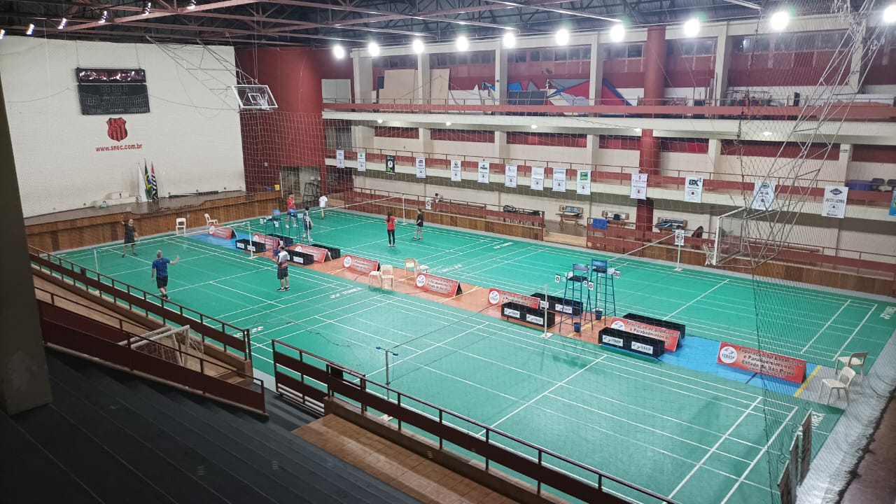 Serra Negra sedia estadual de Badminton no ginásio do SNEC