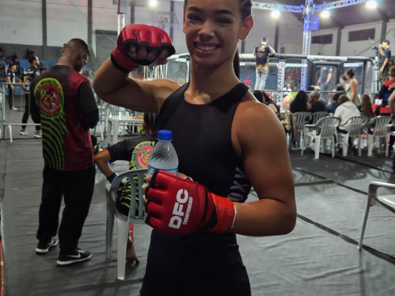 Serra-negrense é a primeira lutadora de MMA da região