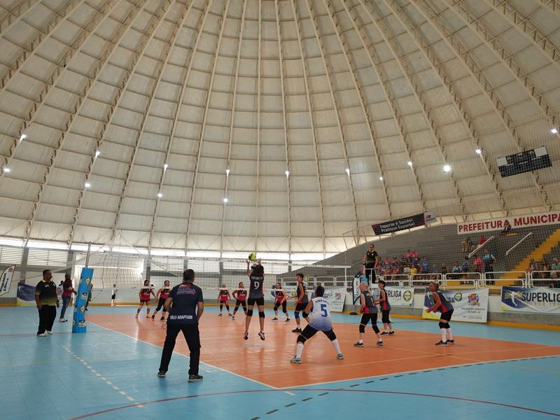 Amparo sedia jogos da Superliga da Melhor Idade de Voleibol Adaptado