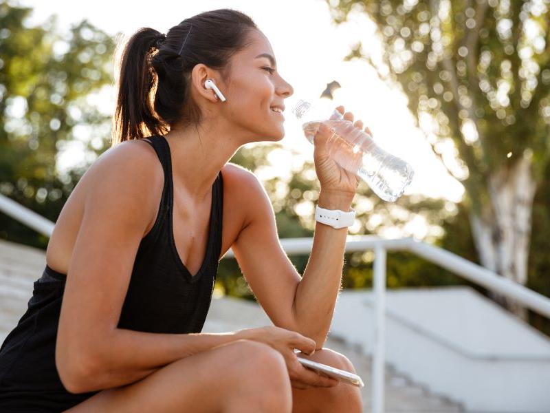 Água mineral: benefícios vão muito além da hidratação