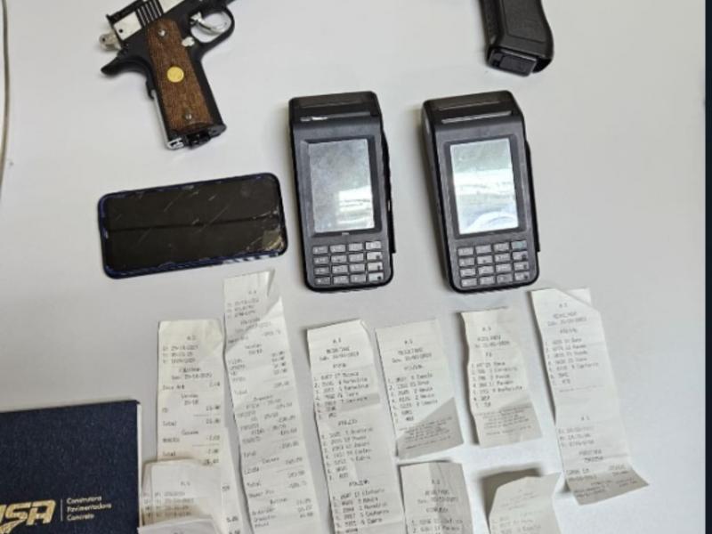 Polícia Civil recolhe simulacros de armas e máquinas de jogos ilegais no Jardim Serra Negra